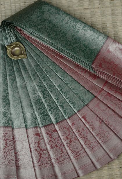 Green Visiri Madippu Silk Sarees with Gold Zari Floral Patterns