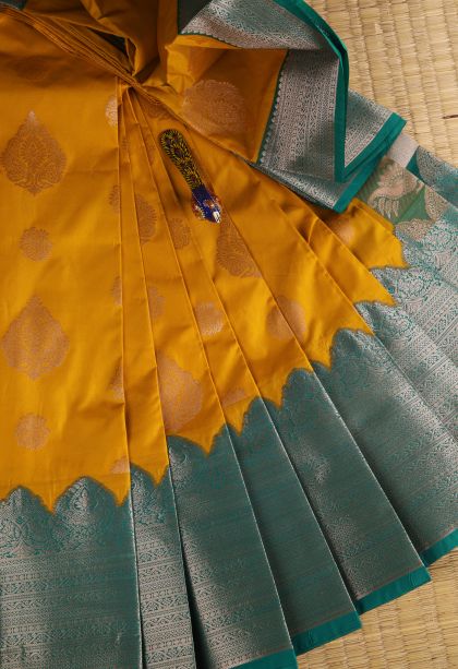 Granola Yellow Visiri Madippu Silk Sarees with Silver Zari Thilagam Puttas