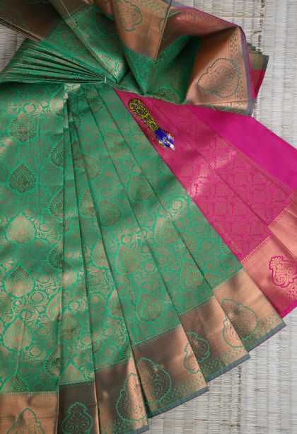 Shamrock Green Visiri Madippu Silk Sarees with Copper Zari Floral Patterns