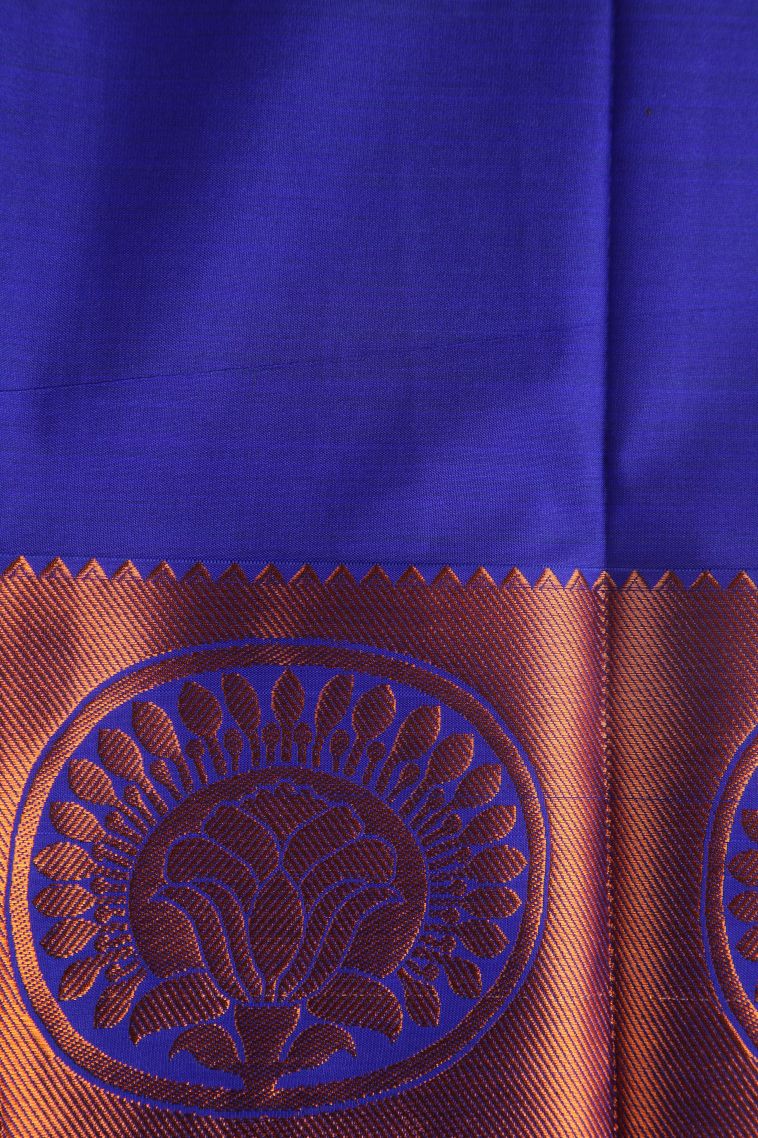 Paris Green Visiri Madippu Silk Sarees with Copper Zari Floral Patterns view 3