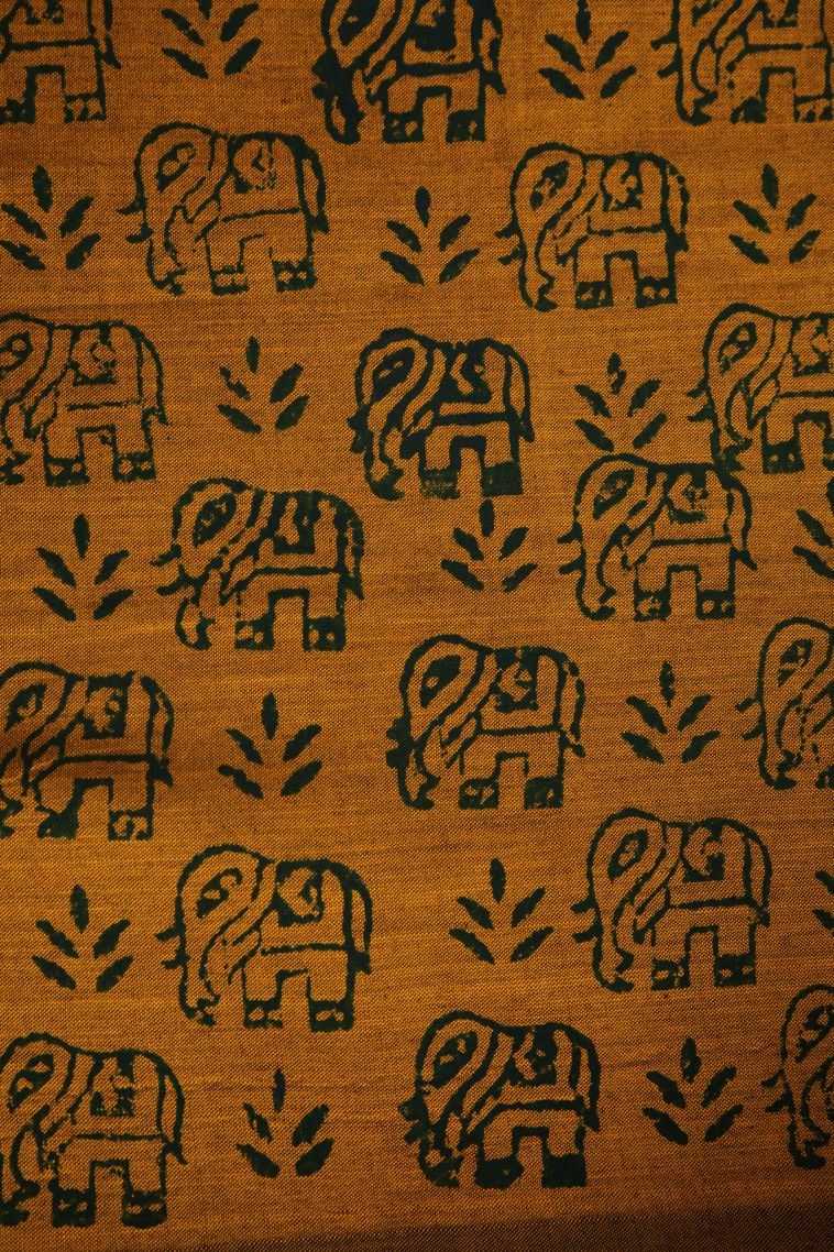 Pine Green Poly Cotton Sarees with Without Zari Zari Eliphant Mottif view 3