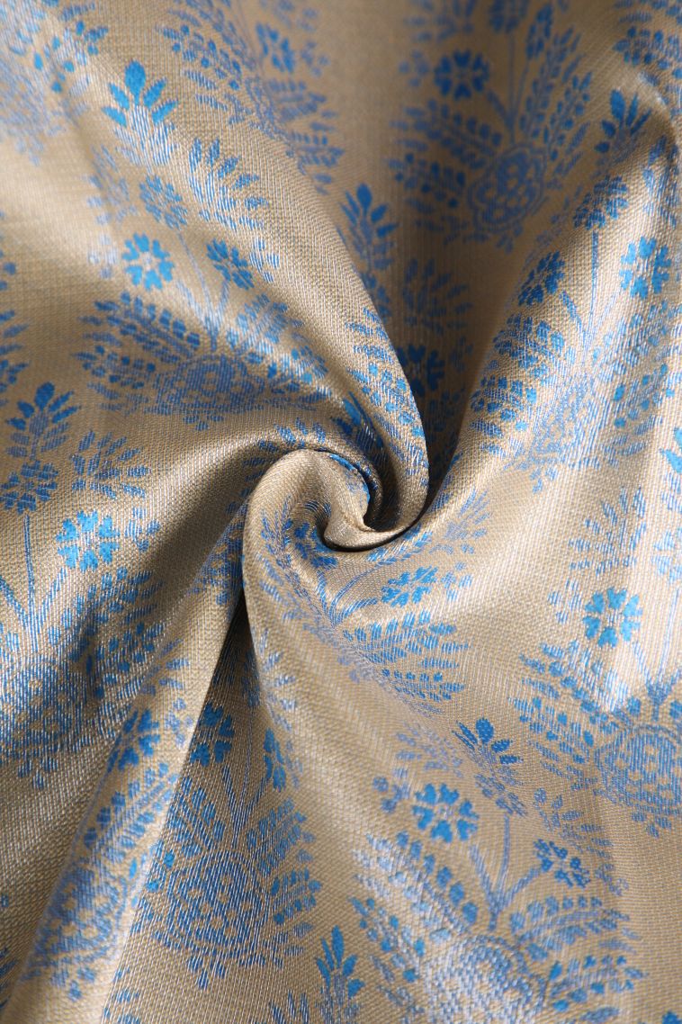 Snow White Visiri Madippu Silk Sarees with Silver Zari Floral Patterns view 4