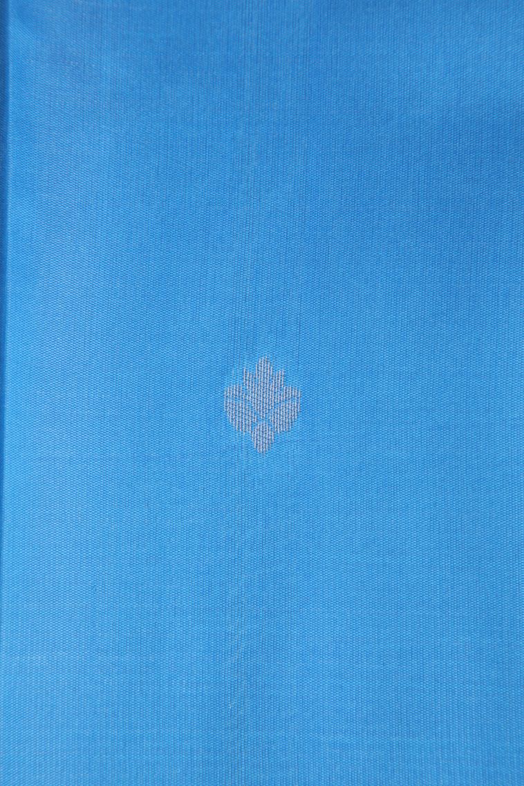 Snow White Visiri Madippu Silk Sarees with Silver Zari Floral Patterns view 3