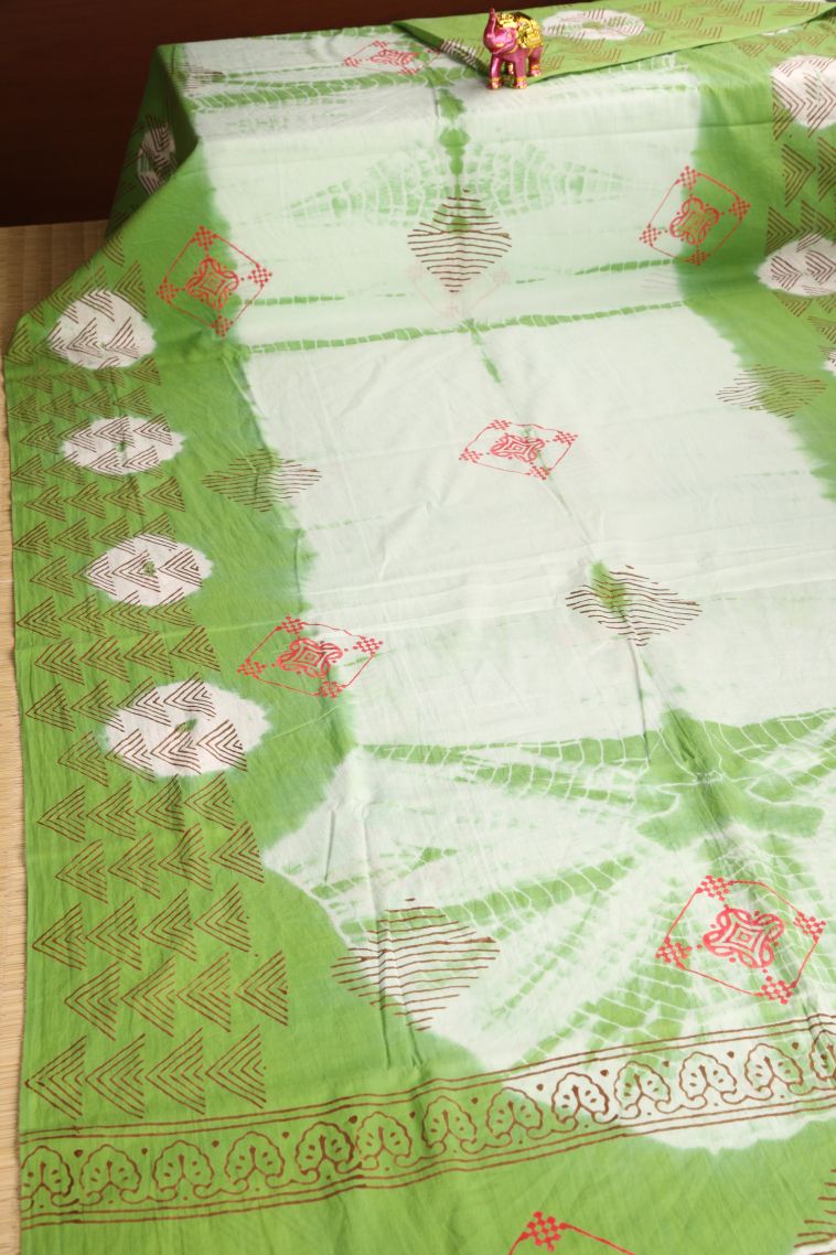 Olive Green Cotton Sarees with Without Zari Zari Geometric Shapes view 2