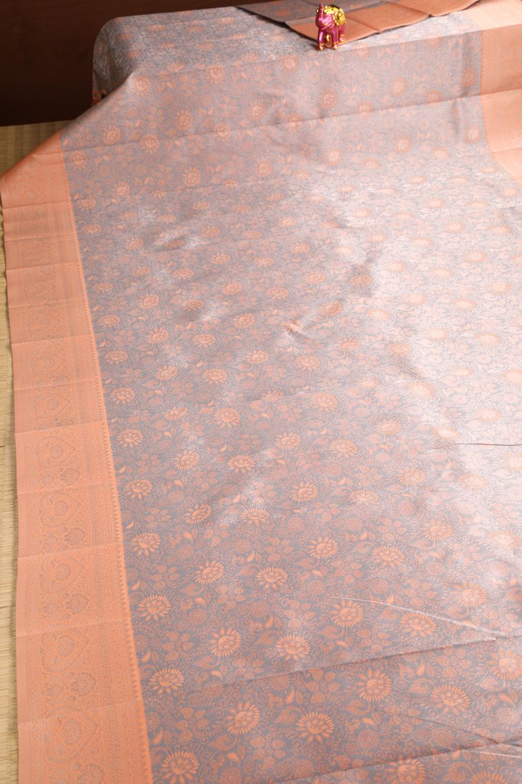 Salmon Pink Visiri Madippu Silk Sarees with Gold Zari Floral Patterns view 2