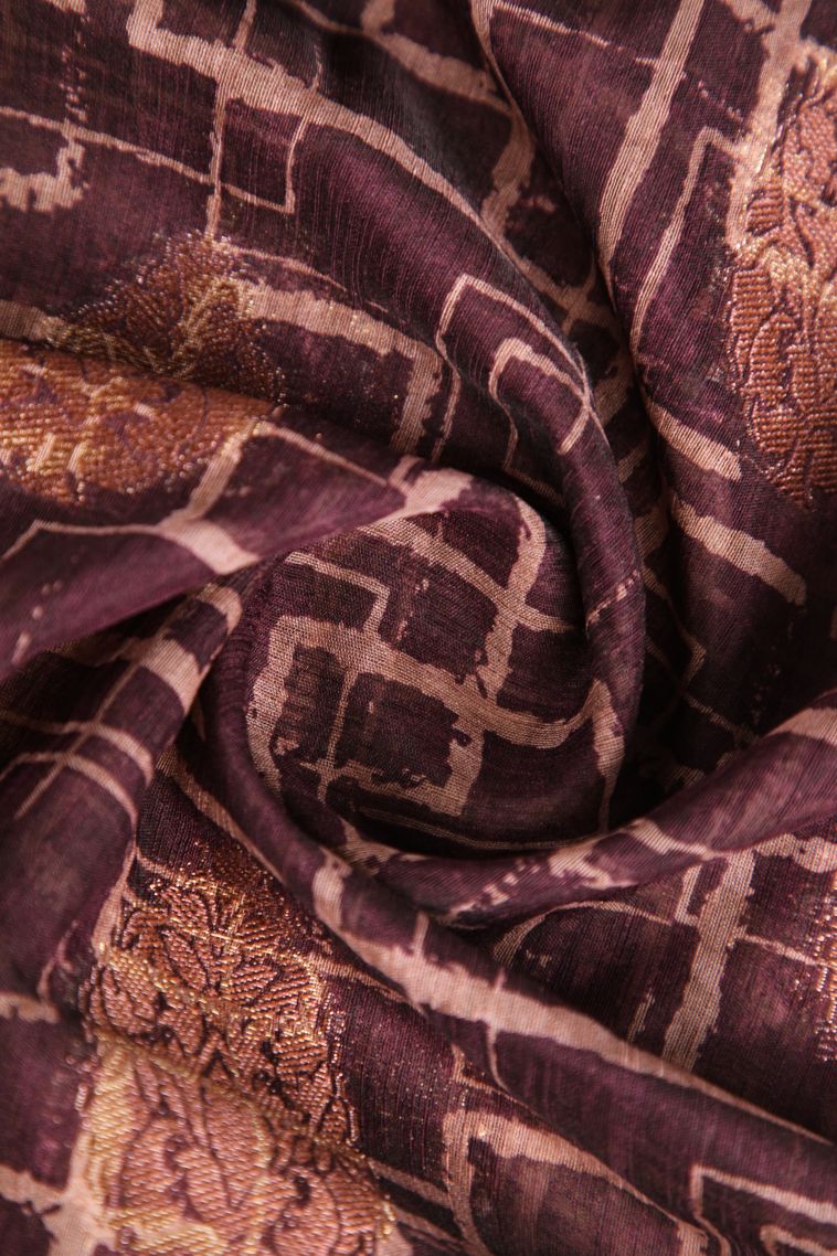 Grape Purple Jute Sarees with Antic Zari Floral Patterns view 4