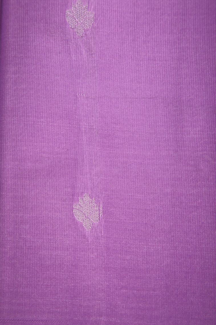 Snow White Visiri Madippu Silk Sarees with Silver Zari Floral Patterns view 3