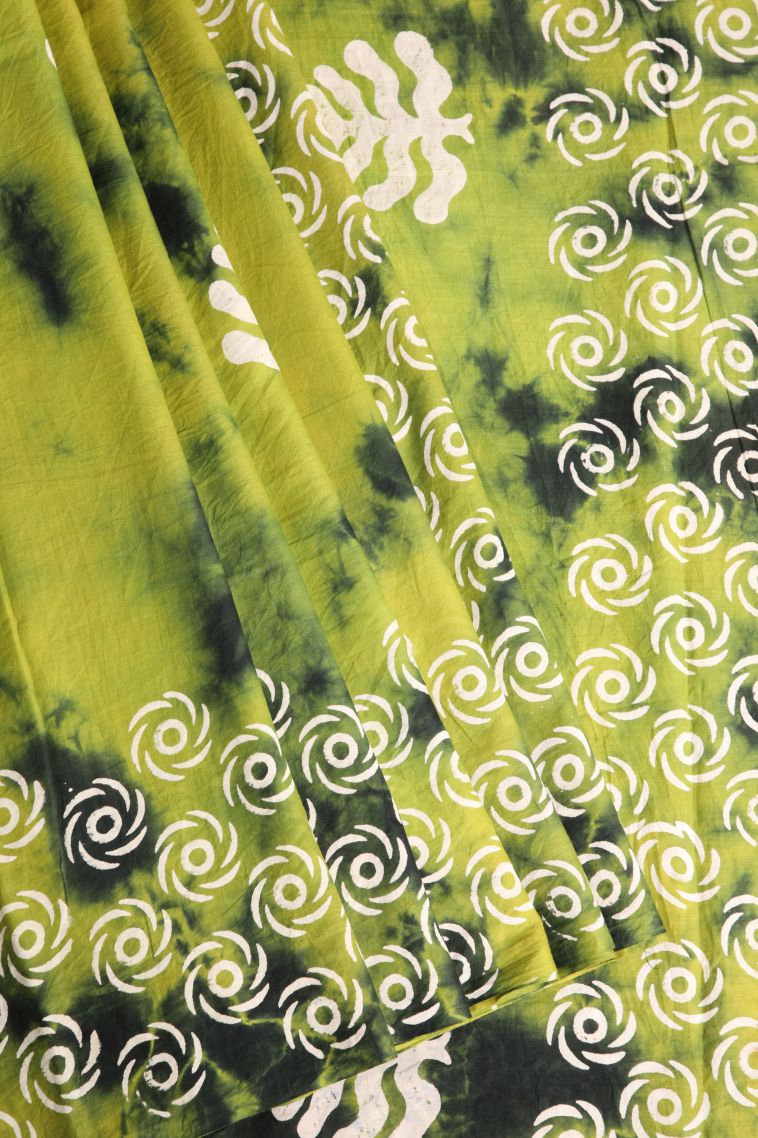 Lime Green Cotton Sarees with Without Zari Zari Floral Patterns