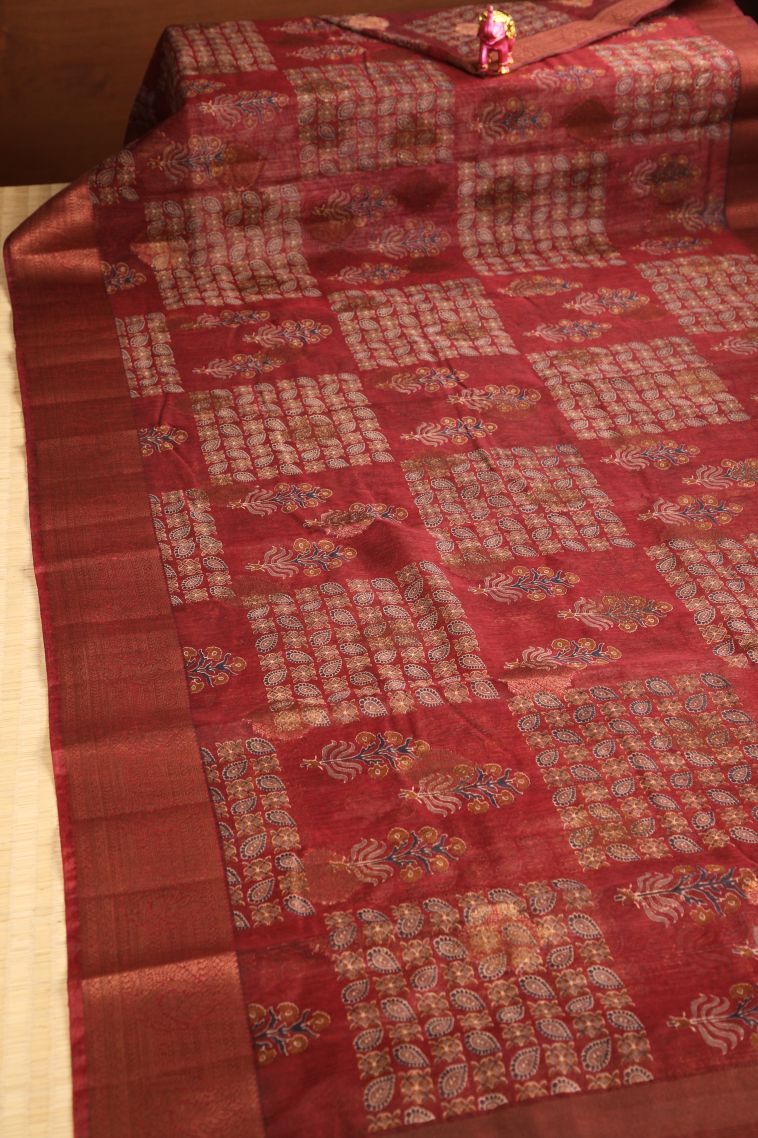 Berry Red Jute Sarees with Antic Zari Floral Patterns view 2