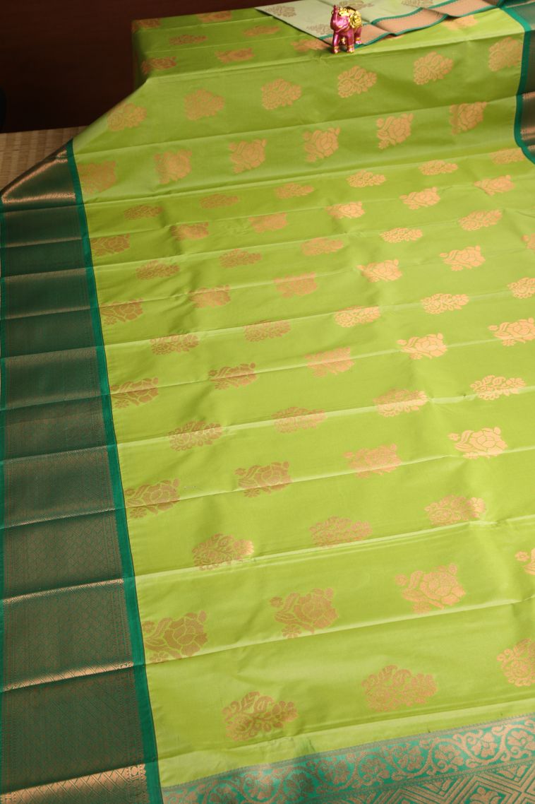 Pickle Green Visiri Madippu Silk Sarees with Silver Zari Floral Patterns view 2