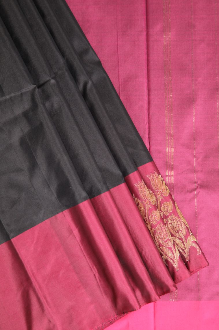 Asphalt Black Visiri Madippu Silk Sarees with Gold Zari Rain Drops Mottif view 1