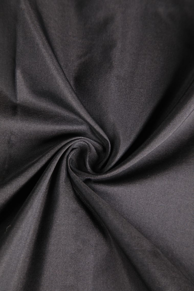 Asphalt Black Visiri Madippu Silk Sarees with Gold Zari Rain Drops Mottif view 4