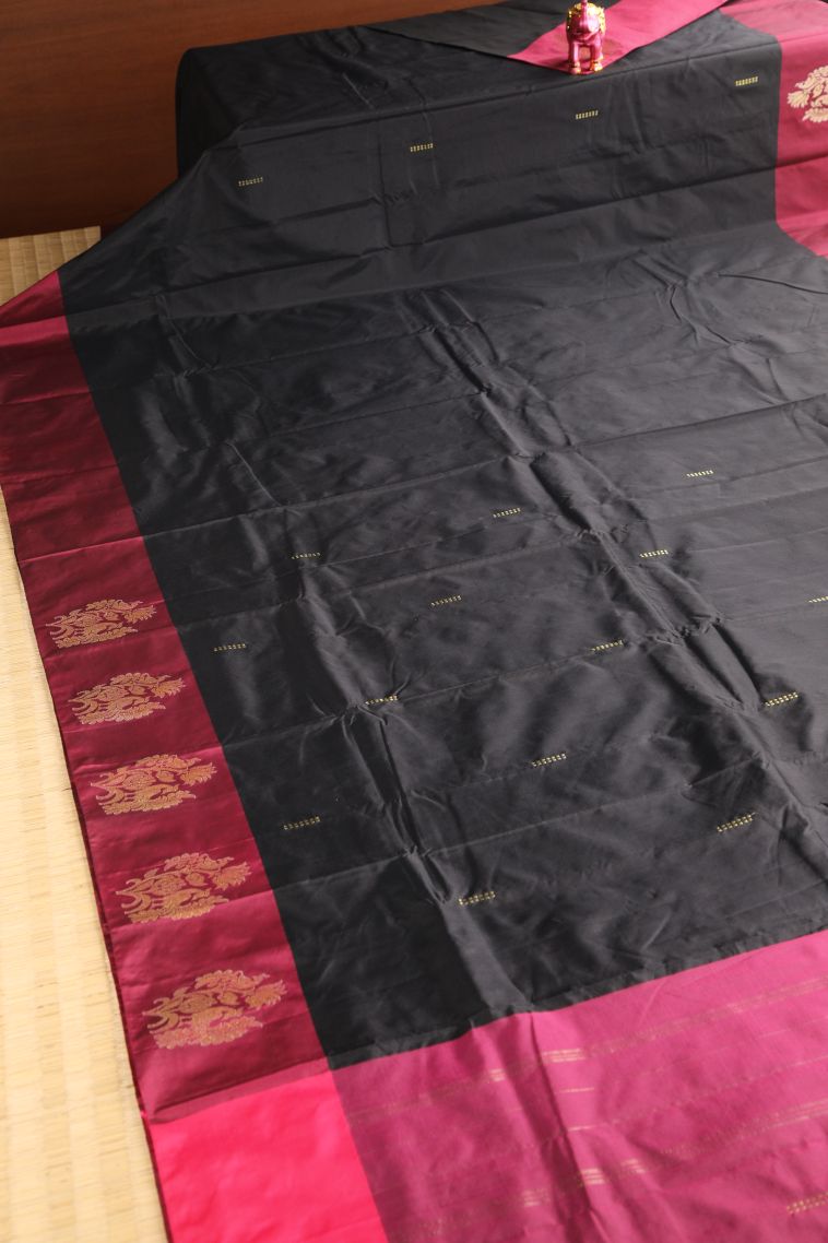 Asphalt Black Visiri Madippu Silk Sarees with Gold Zari Rain Drops Mottif view 2