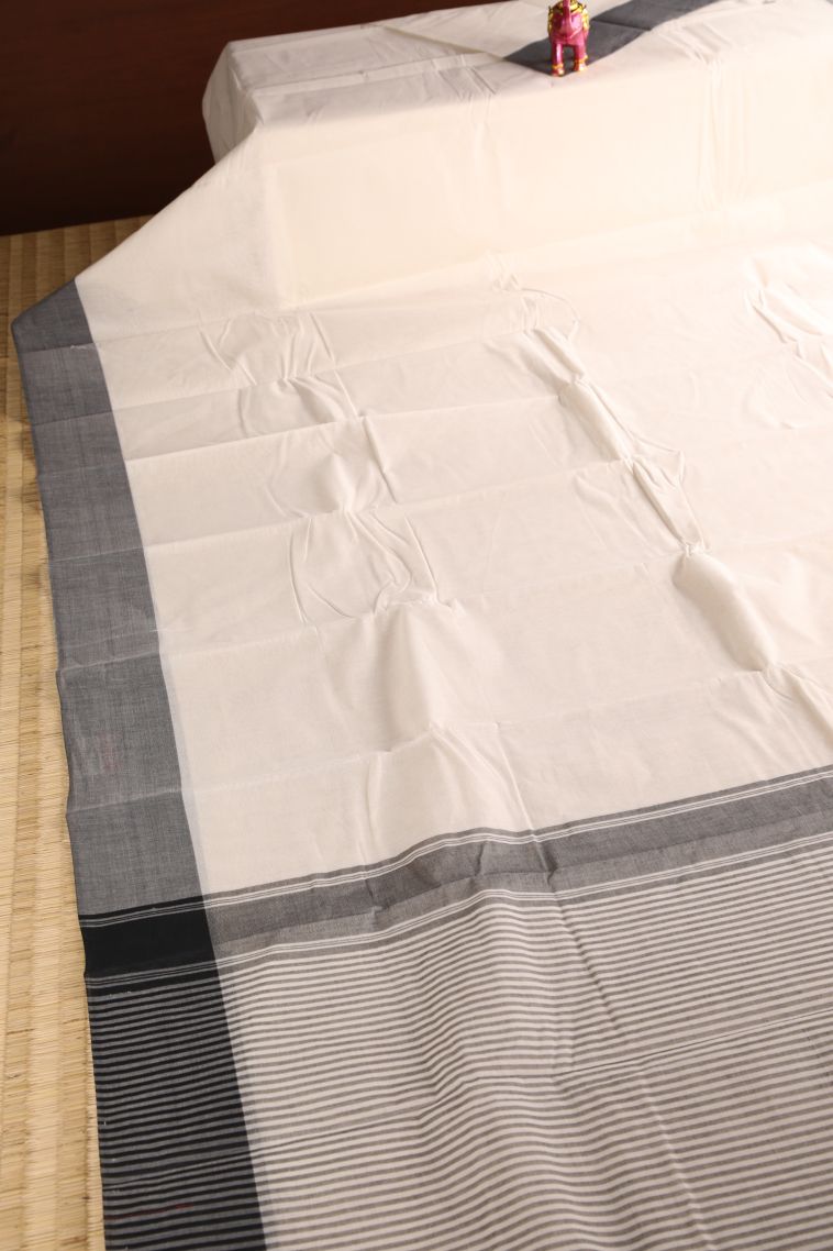 Parchment White Kanchi Cotton Sarees with Without Zari Zari Plain view 2