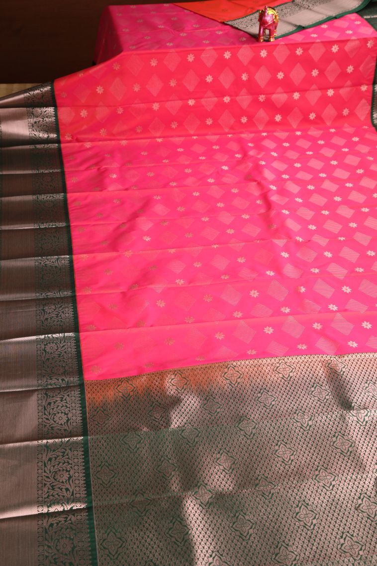 Punch Pink Visiri Madippu Silk Sarees with Gold And Silver Zari Floral Puttas view 2