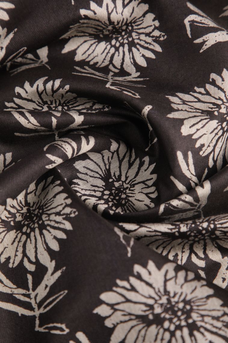 Asphalt Black Fancy Saree with Gold Zari Floral Patterns view 4