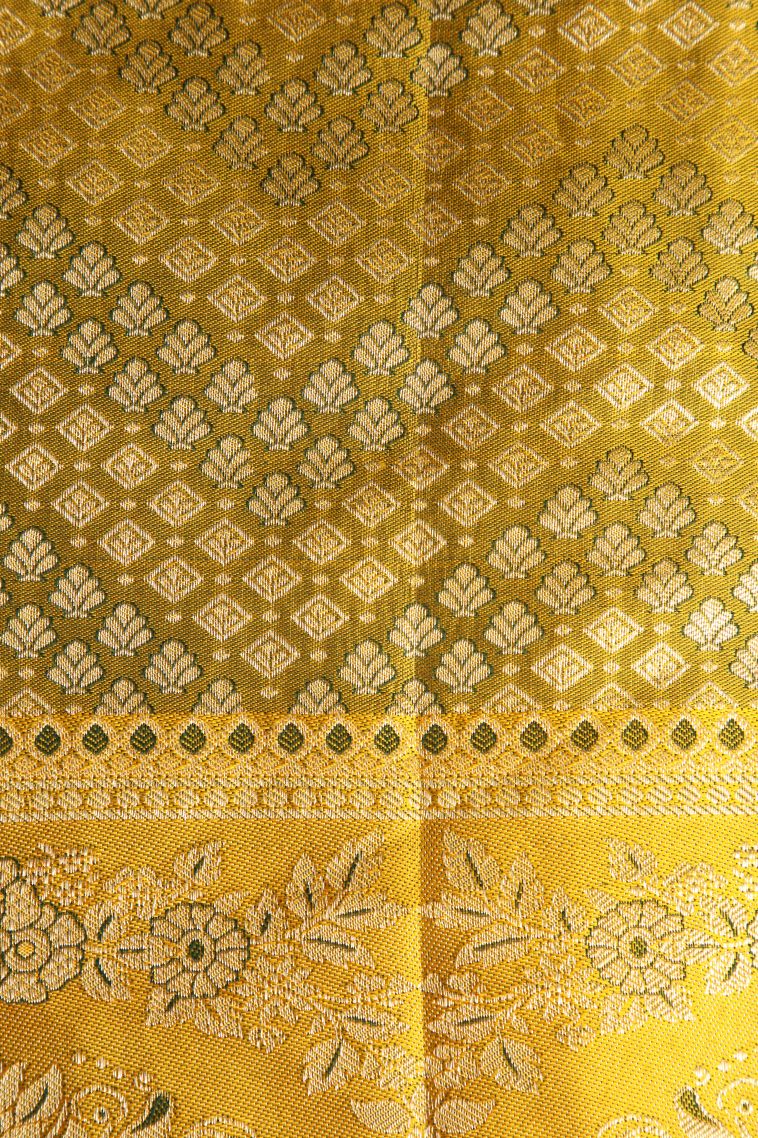 Bottle Green Kanchipuram Silk Sarees with Gold Zari Geometric Shapes view 3