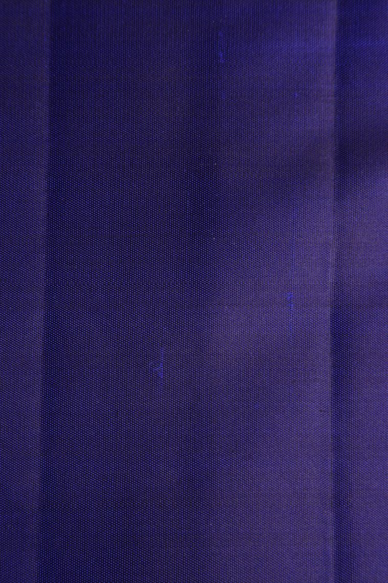 Grape Purple Kanchipuram Silk Sarees with Gold Zari Geometric Shapes view 3