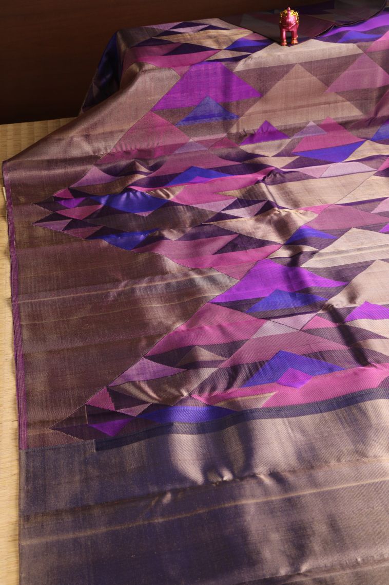 Grape Purple Kanchipuram Silk Sarees with Gold Zari Geometric Shapes view 2