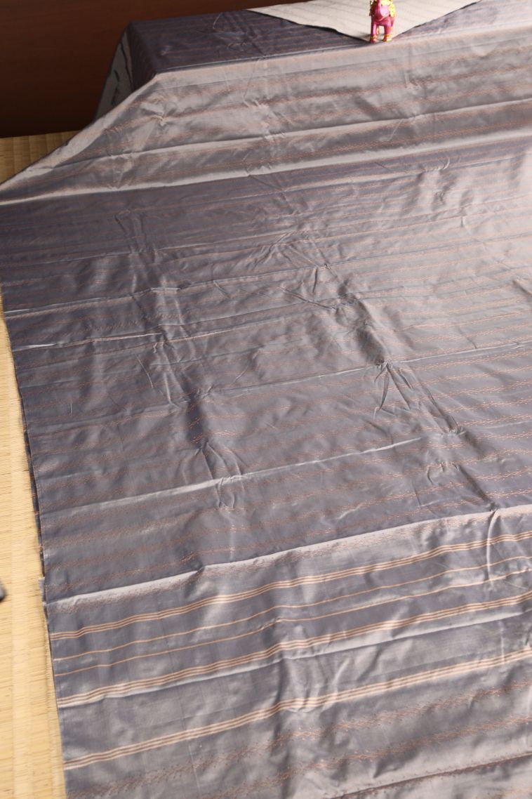 Gray Black Visiri Madippu Silk Sarees with Gold Zari Geometric Shapes view 2