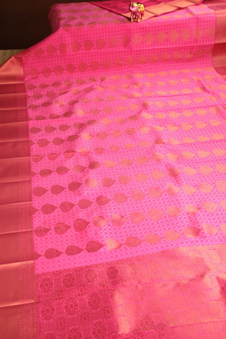Magenta  Pink Visiri Madippu Silk Sarees with Copper Zari Leaf Pattern view 2