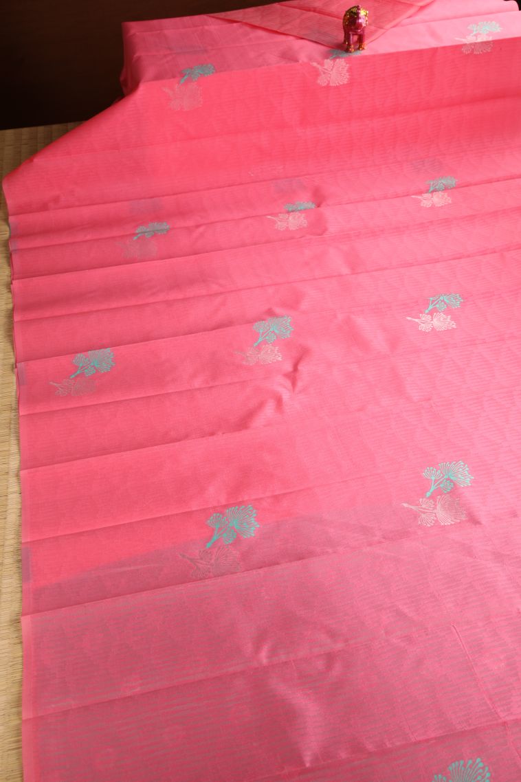 Strawberry Pink Visiri Madippu Silk Sarees with Silver Zari Floral Patterns view 2