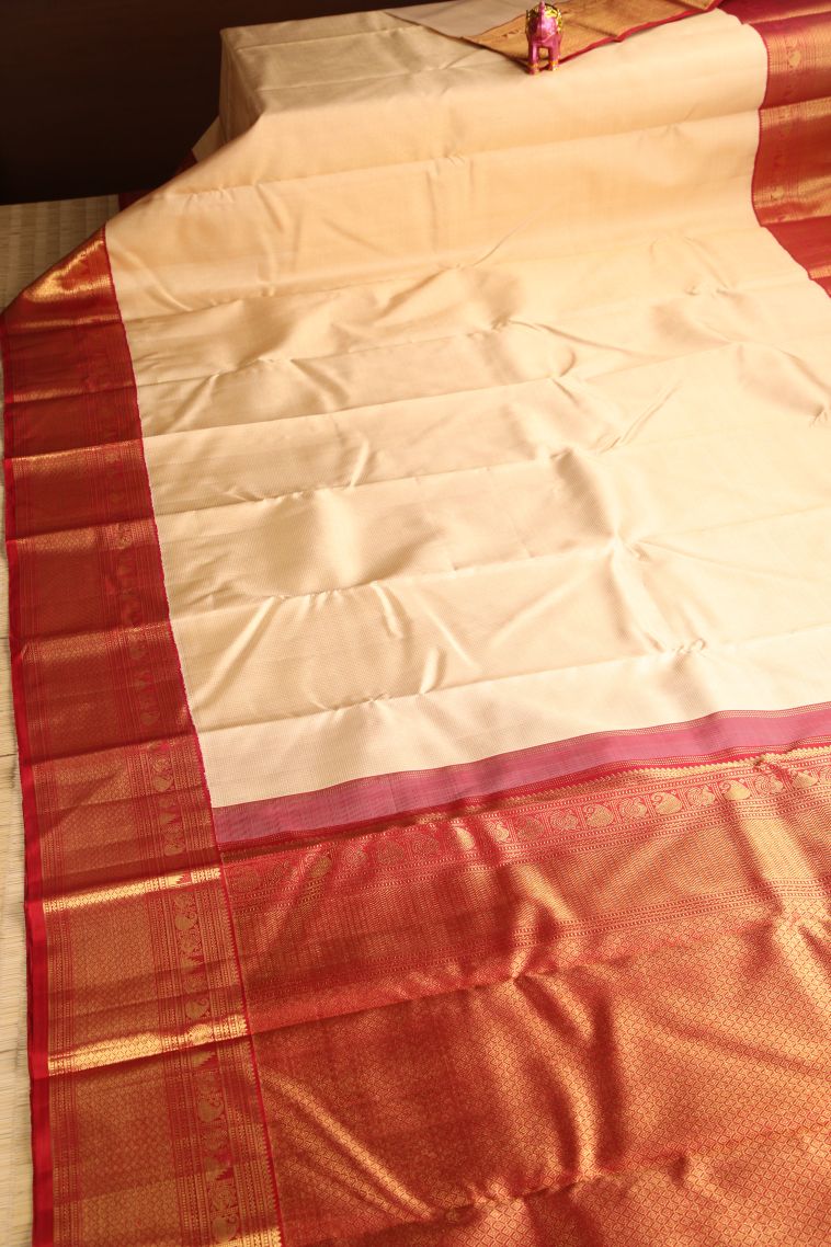Cream White Kanchipuram Silk Sarees with Gold Zari Vaira Oosi view 2