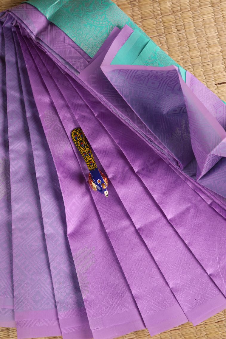 Orchid Purple Visiri Madippu Silk Sarees with Silver Zari Floral Patterns view 1