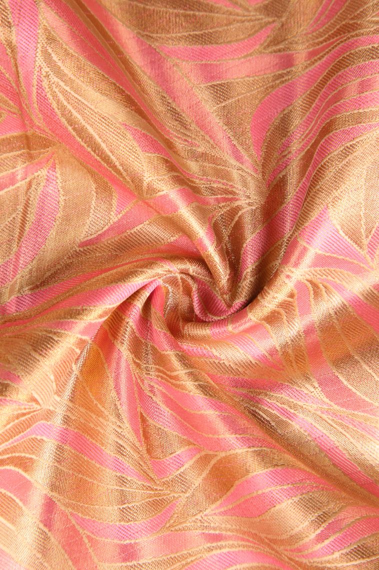Peach Pink Visiri Madippu Silk Sarees with Gold And Silver Zari Floral Patterns view 4