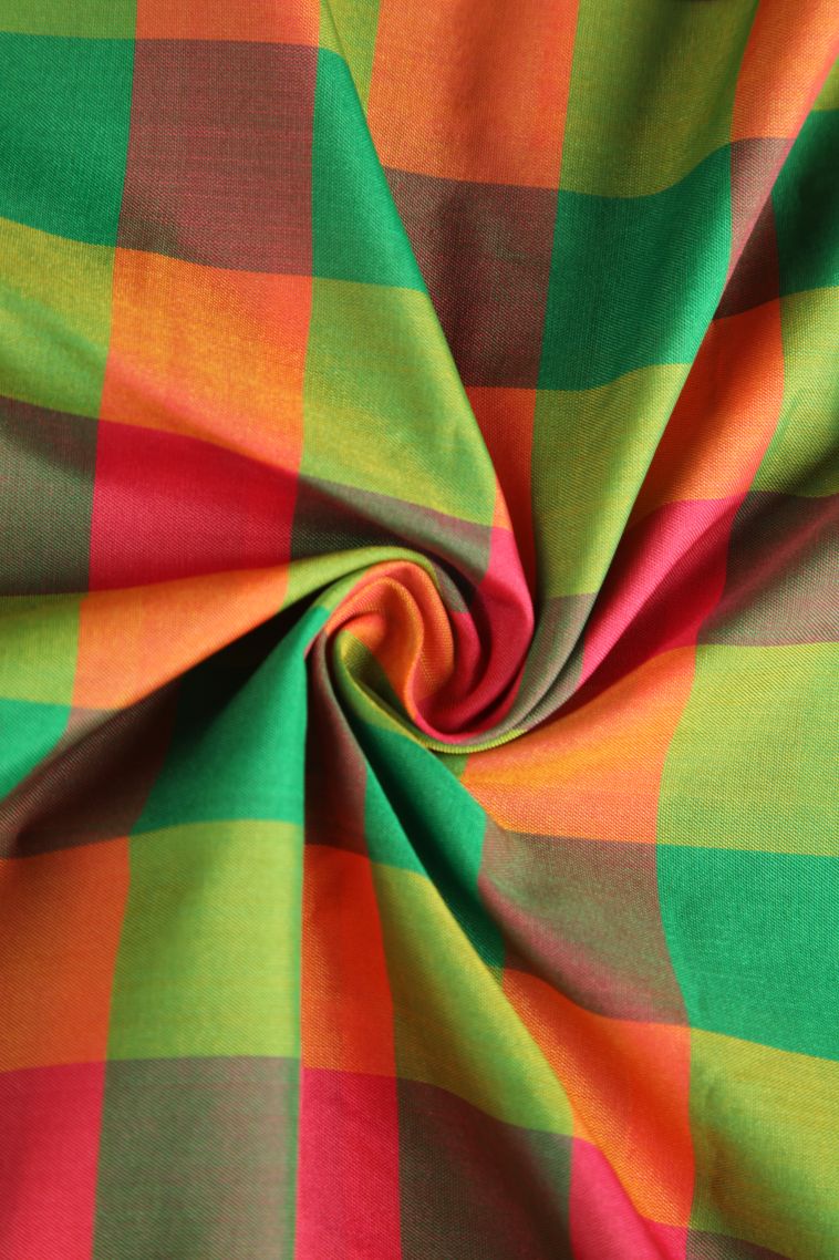 Forest Green Visiri Madippu Silk Sarees with Gold Zari Checks view 4