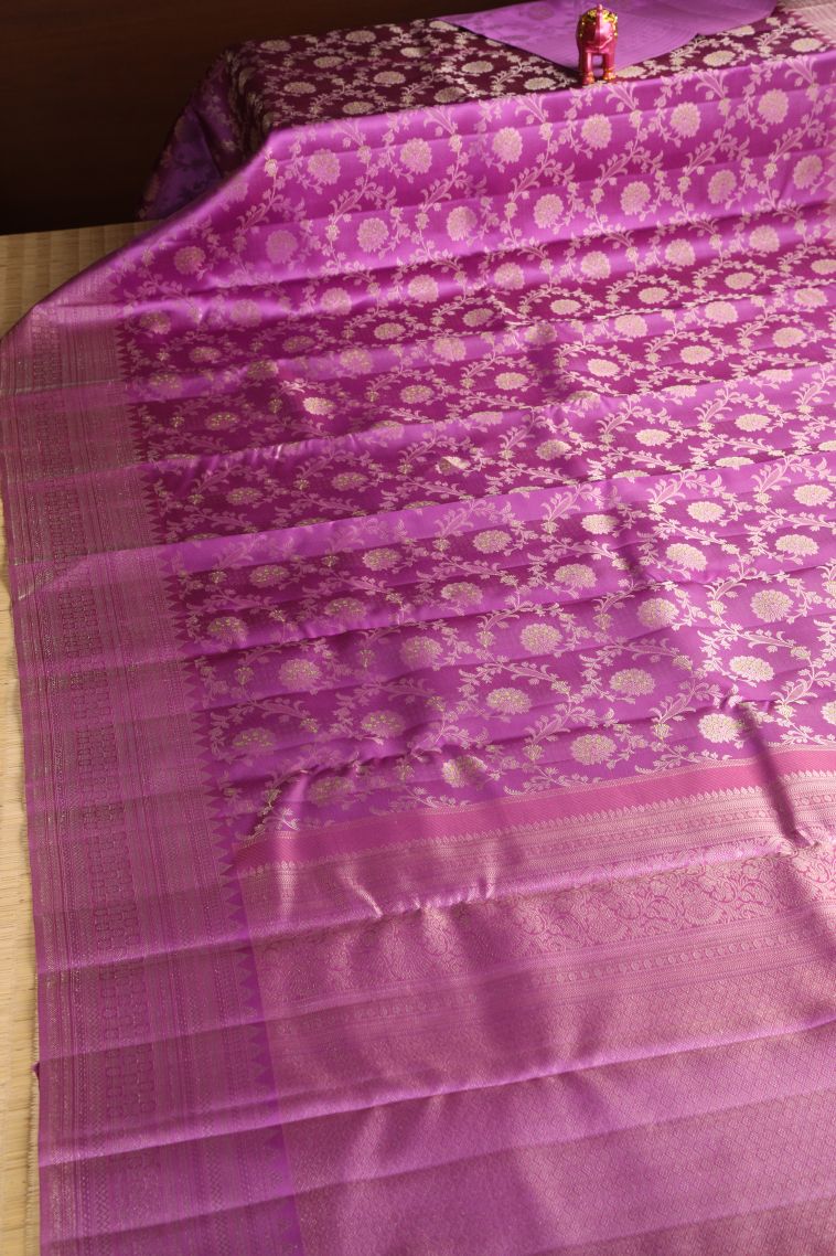 Bubble Purple Kanchipuram Silk Sarees with Gold Zari Floral Patterns view 2