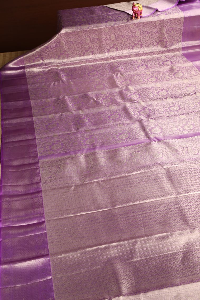 Lilac Purple Kanchipuram Silk Sarees with Gold Zari Floral Patterns view 2