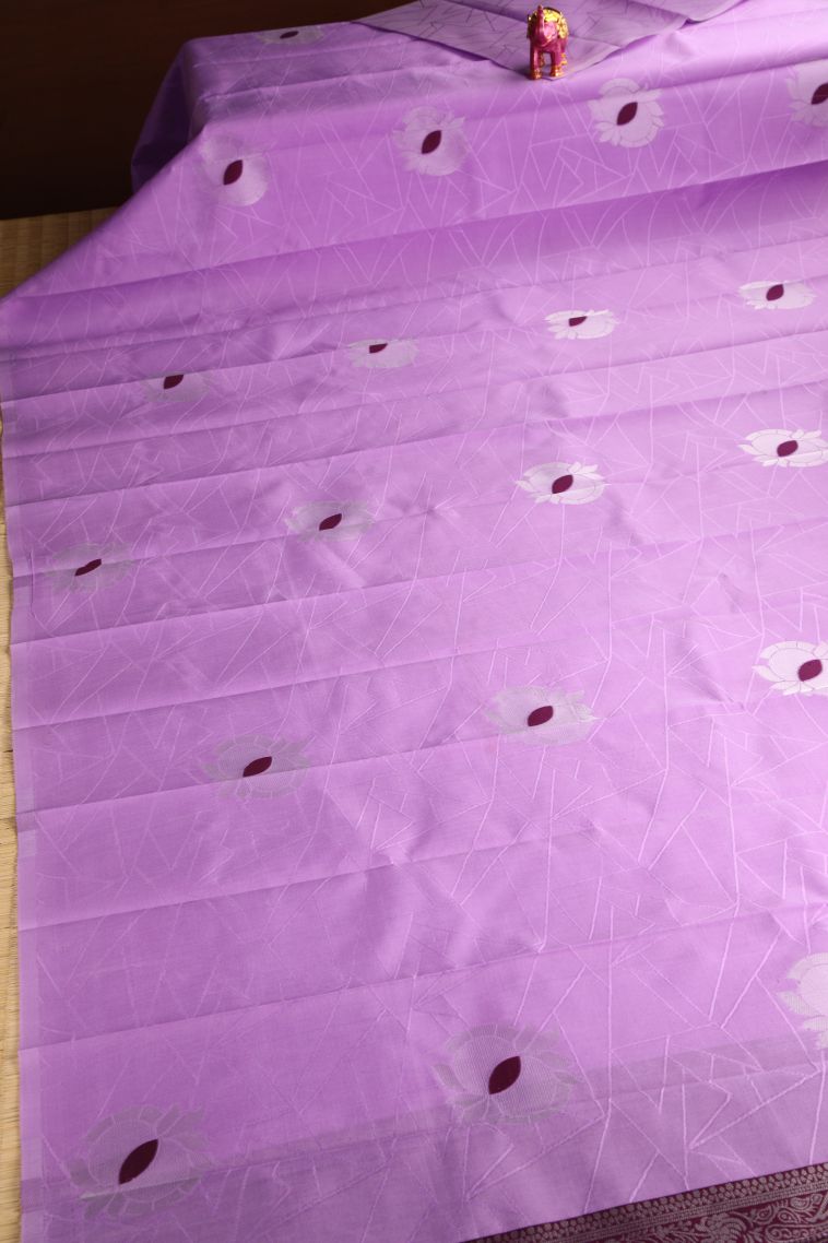 Lavender Purple Visiri Madippu Silk Sarees with Silver Zari Floral Patterns view 2