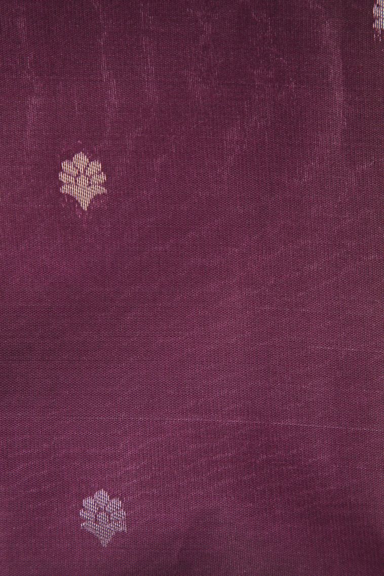 Lavender Purple Visiri Madippu Silk Sarees with Silver Zari Floral Patterns view 3
