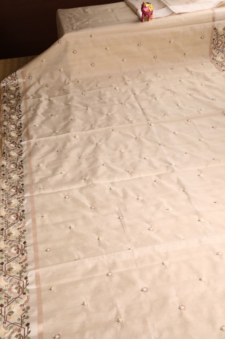 Vanilla Custard Yellow Jute Sarees with Gold Zari Floral Puttas Embroidary view 2