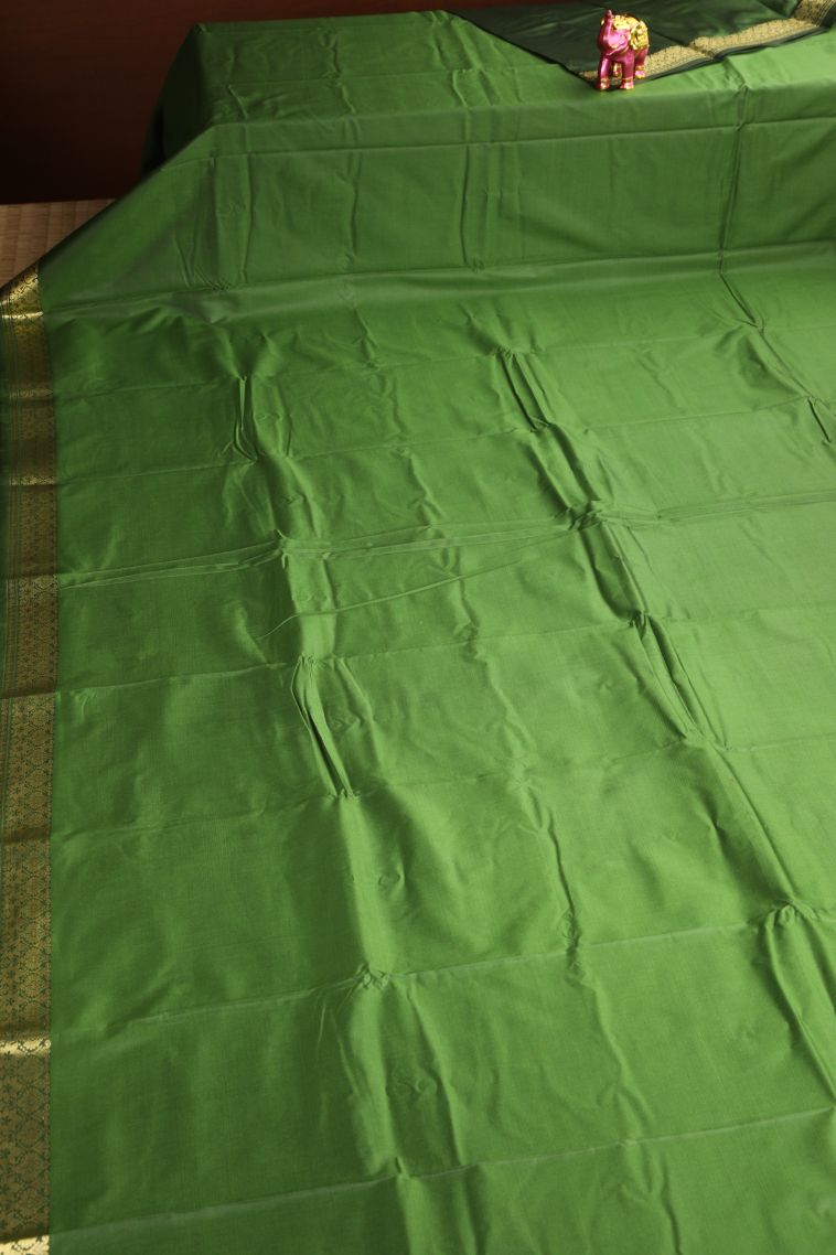 Moccon Green Apoorva Silk Sarees with Gold Zari Plain view 2