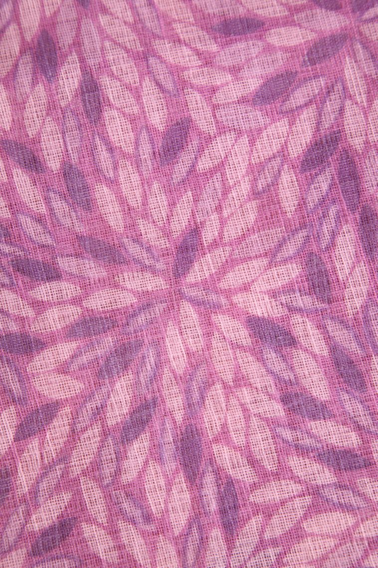 Lean Pink Linen Saree with Gold Zari Plain view 3