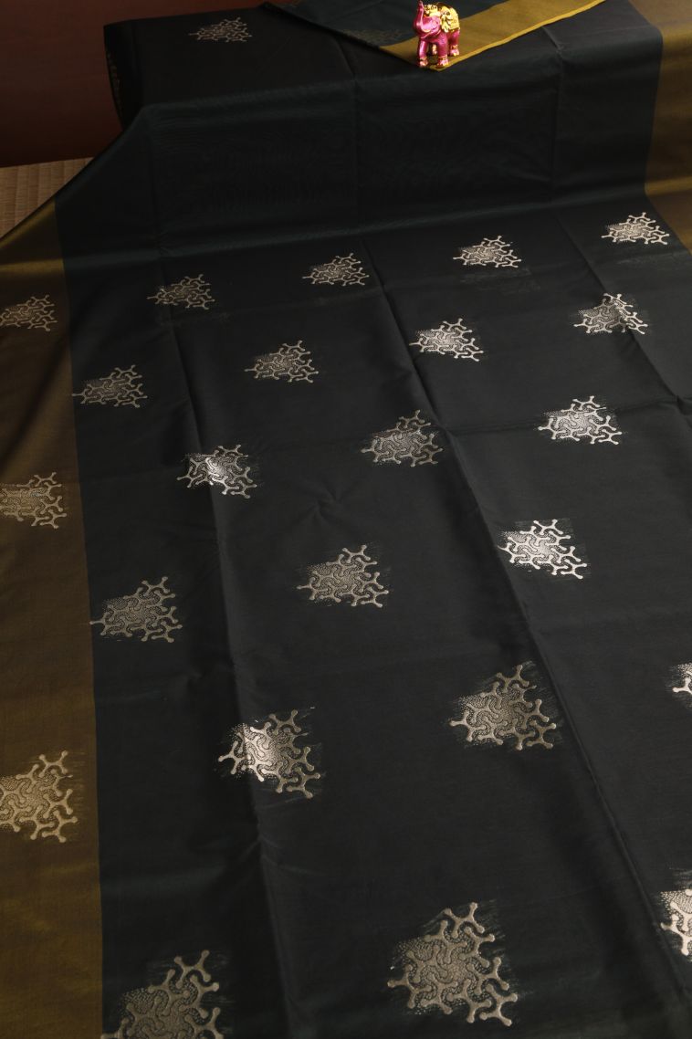 Bottle Green Silk Cotton Sarees with Silver Zari Geometric Shapes view 2