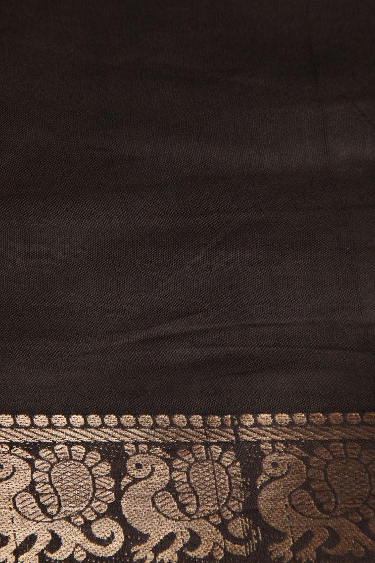 Crimson Red Maheswari Cotton Saree with Gold Zari Floral Patterns view 3