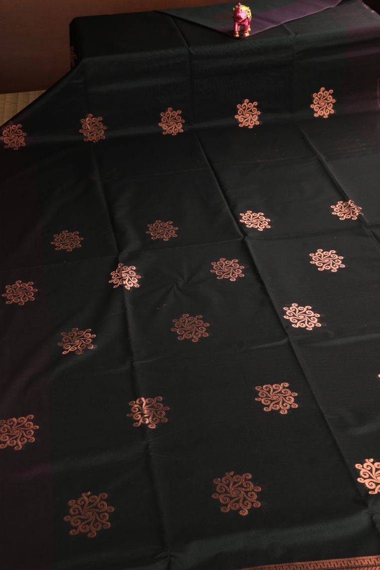 Bottle Green Silk Cotton Sarees with Copper Zari Kolam Pattern view 2