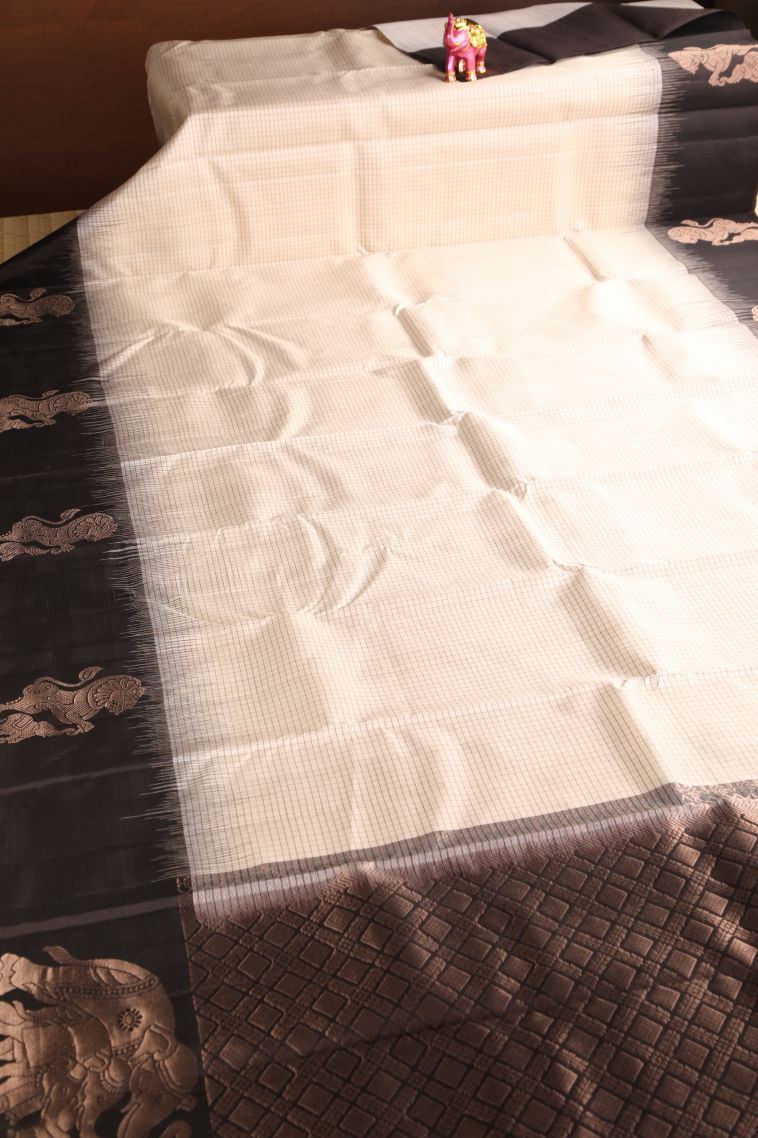Porcelain White Soft Silk Saree with Thread Zari Checked  Threap view 2