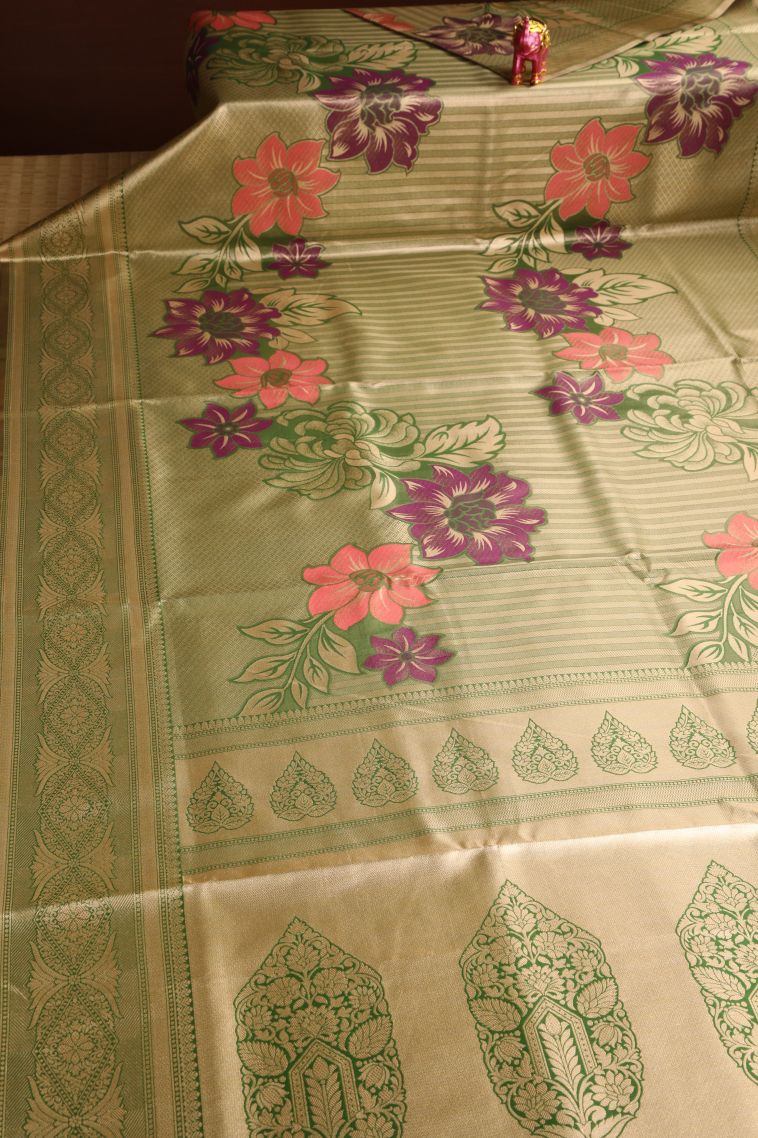 Emerald Green Apoorva Silk Sarees with Gold Zari Floral Patterns view 2