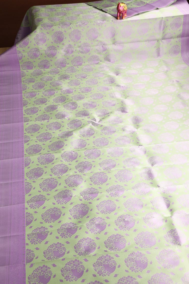 Olive Green Visiri Madippu Silk Sarees with Silver Zari Leaf Pattern view 2