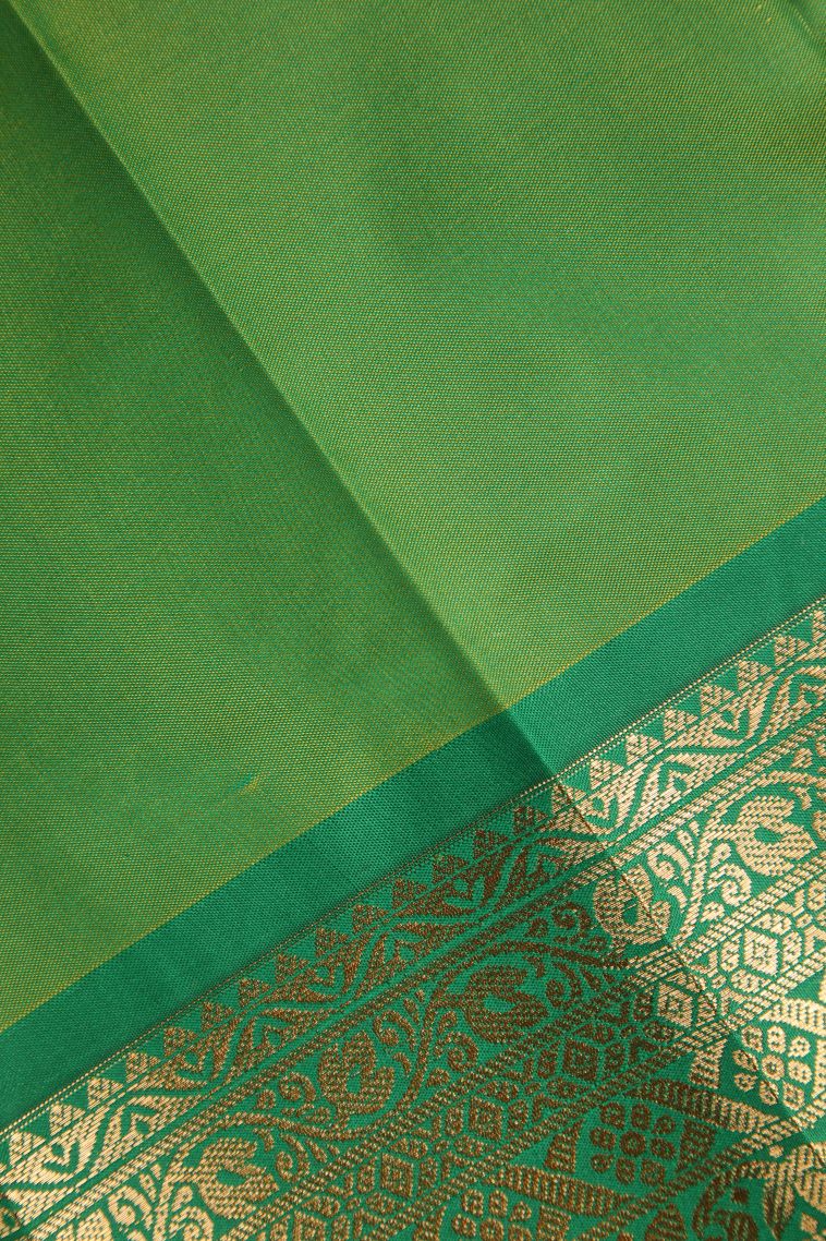 Metallic Gold Visiri Madippu Silk Sarees Gold Zari with Floral Puttas view 3