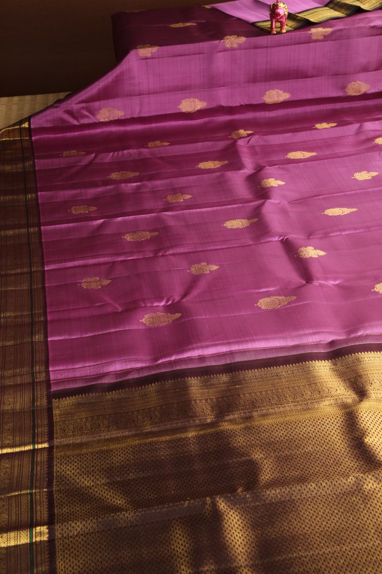 Taffy Pink Kanchipuram Silk Sarees with Gold Zari Leaf Pattern view 2