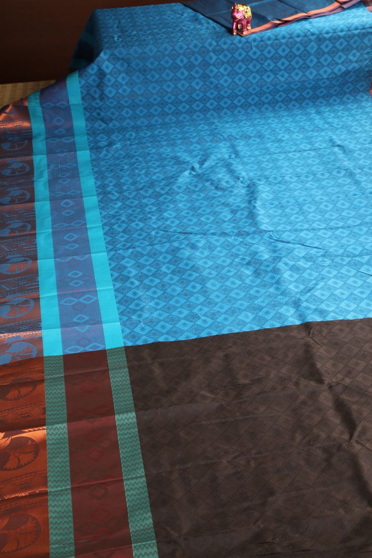 Cerulean Blue Visiri Madippu Silk Sarees Copper Zari with Geometric Shapes view 2