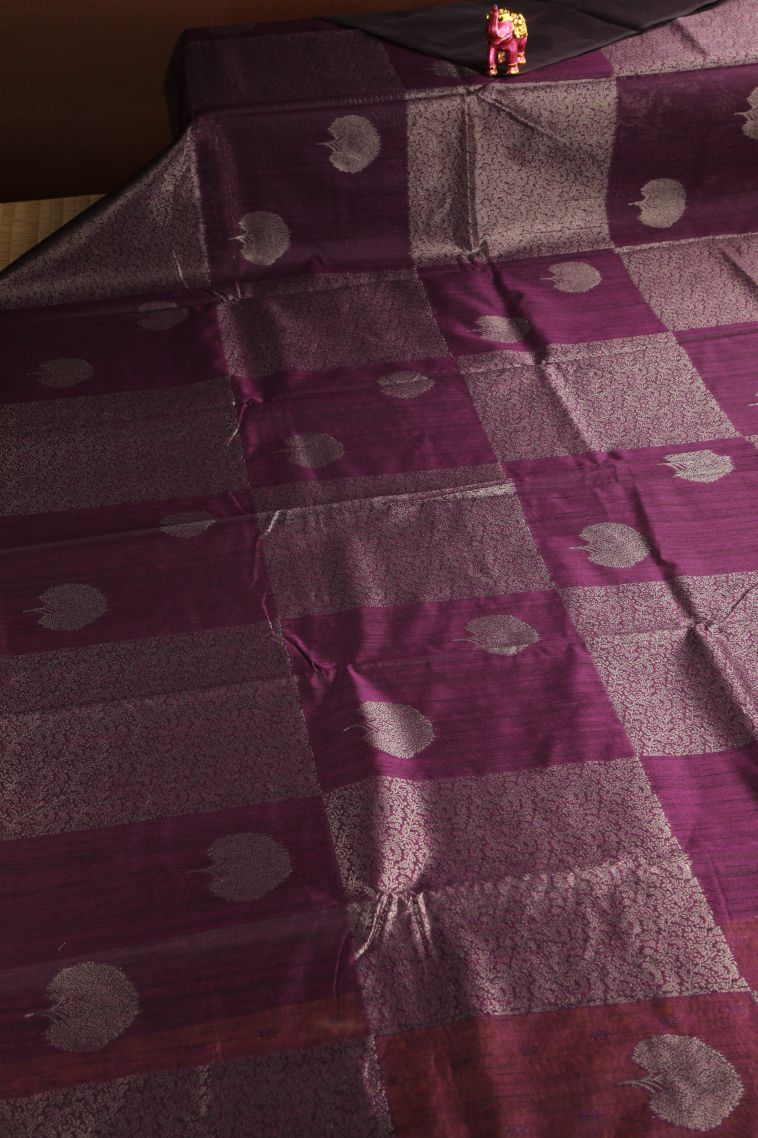Magenta Purple Jute Sarees with Antic Zari Leaf Pattern view 2