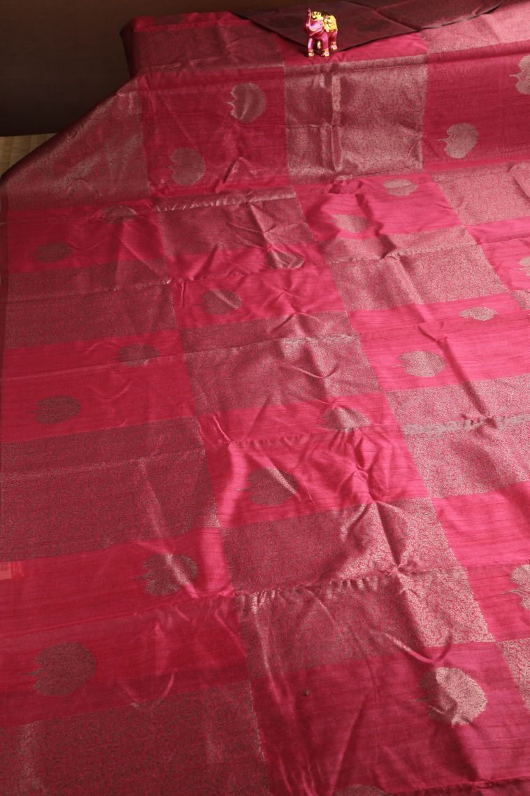 Punch Pink Jute Sarees with Antic Zari Floral Patterns view 2