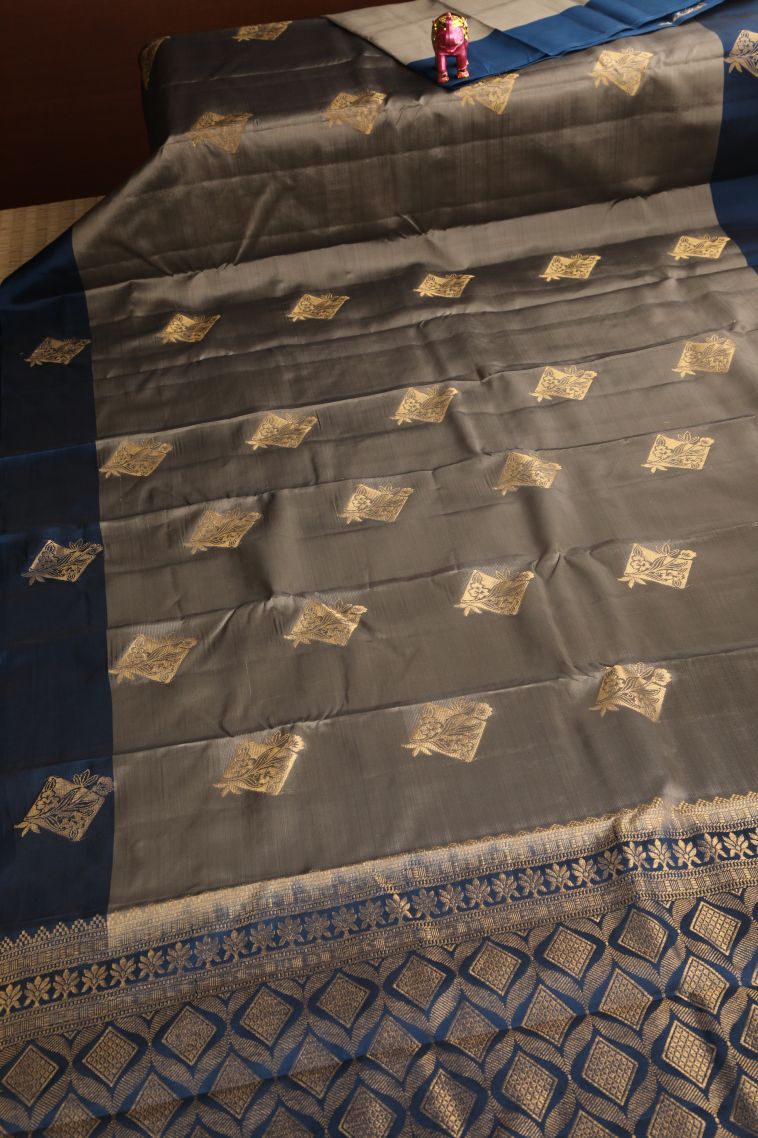 Metallic Gold Soft Silk Saree Gold Zari with Floral Patterns view 2