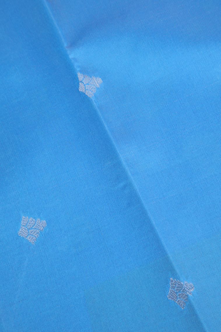 Parchment White Visiri Madippu Silk Sarees with Silver Zari Floral Patterns view 3